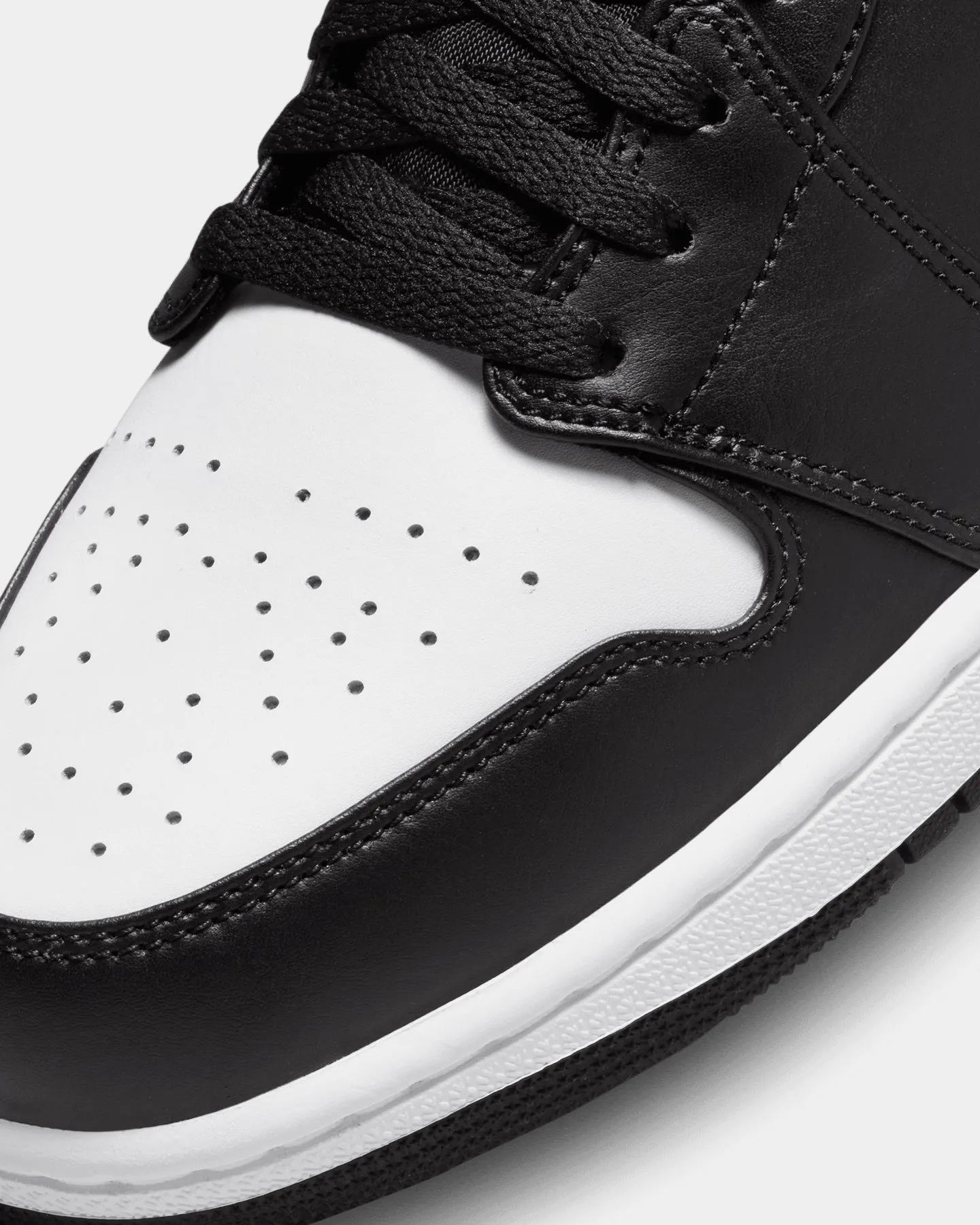 Jordan Air Jordan 1 Low "White Toe" Black/Fire Red-White