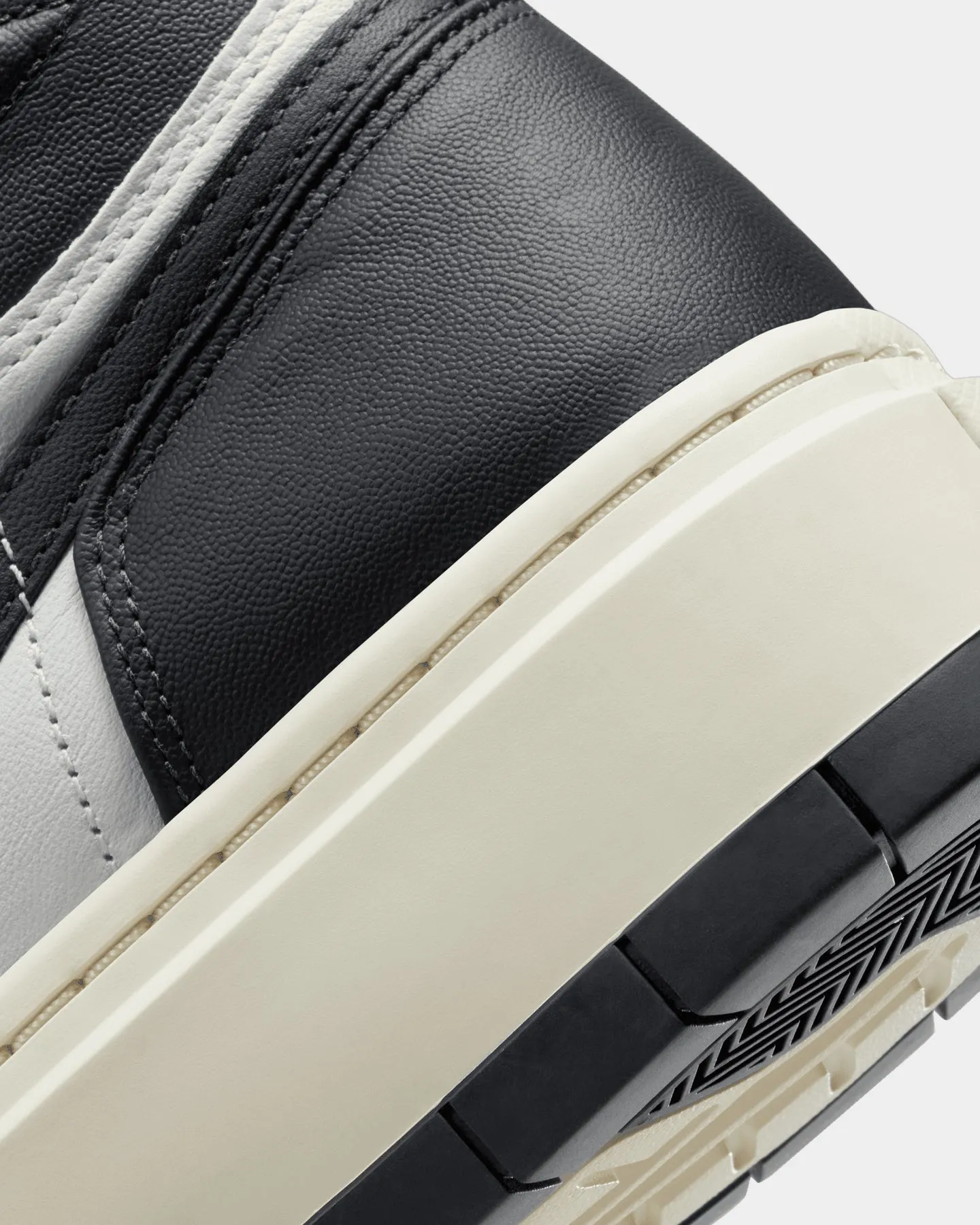 Jordan Women's Air Jordan 1 Elevate Mid Summit White/Black