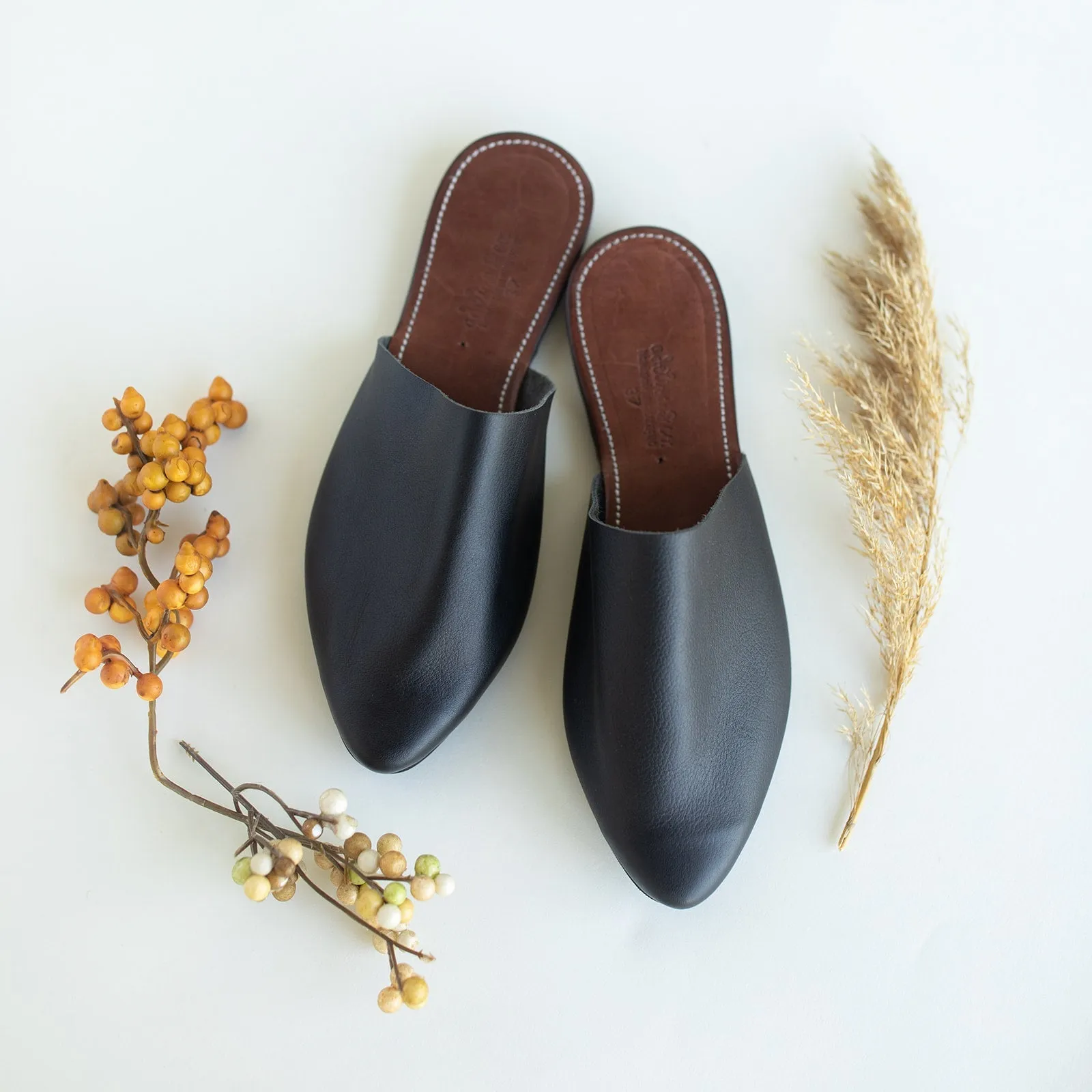 SECONDS Otoño Mule {Women's Leather Shoes}