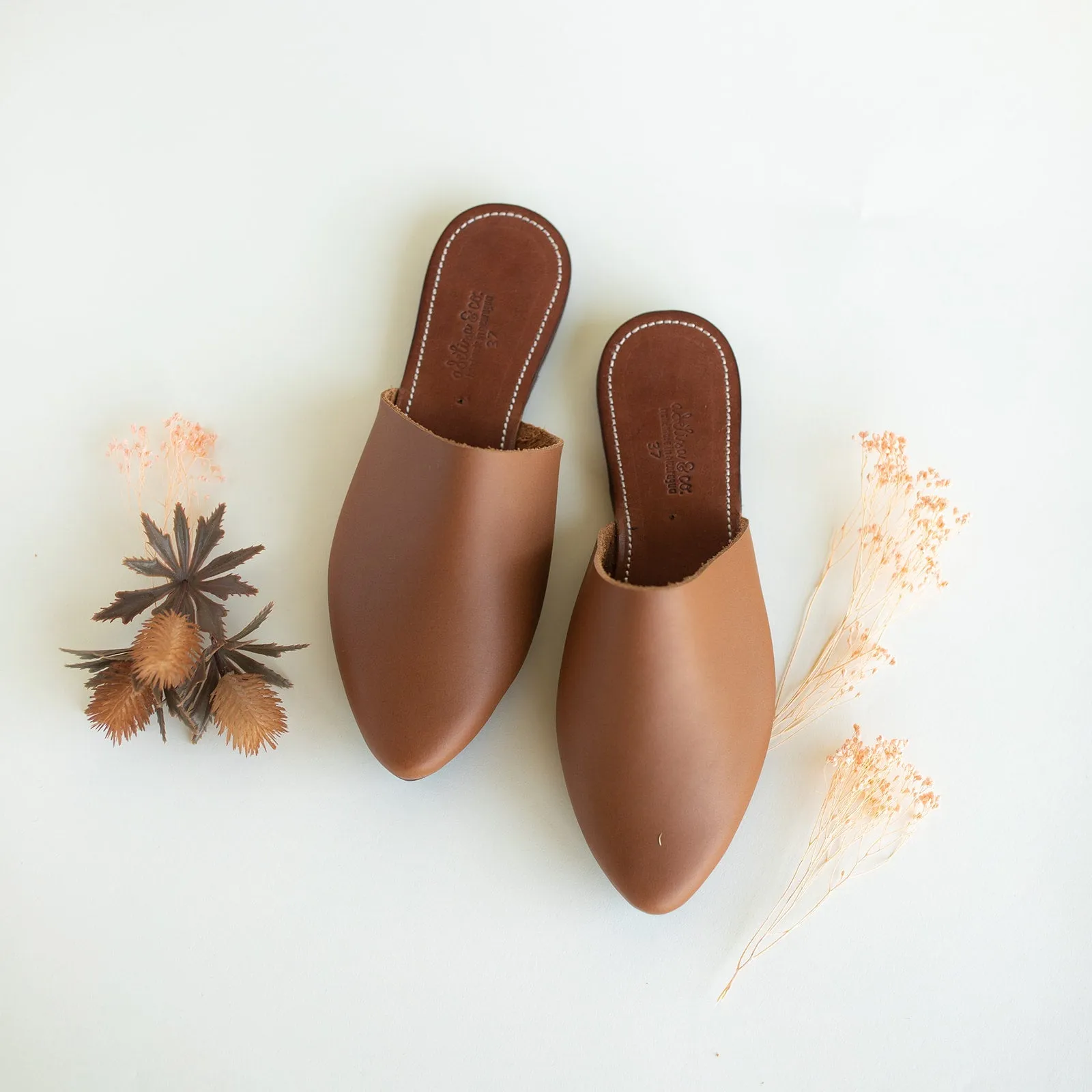 SECONDS Otoño Mule {Women's Leather Shoes}