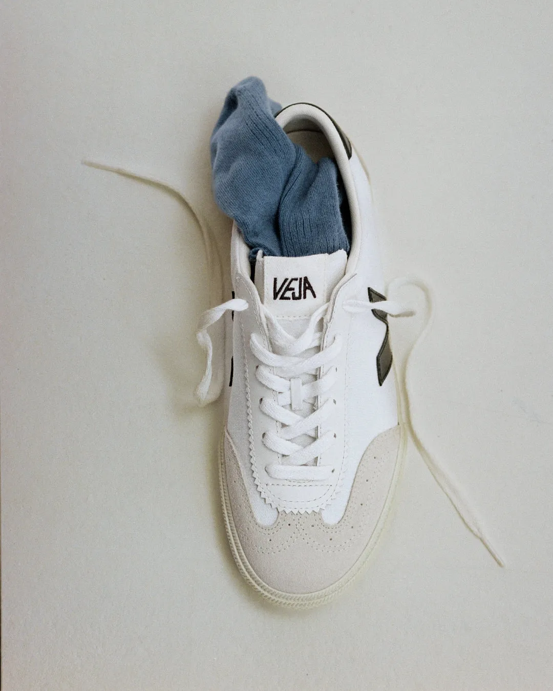 VEJA Volley canvas white black women